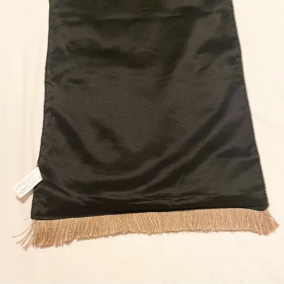 Harvest Moon Table Runner Decor with Sunflower and Pumpkin Design - Picture 16 of 16